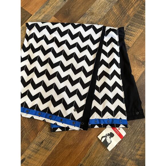 NWT Lululemon Vinyasa Scarf Luon Light Arrow Chevron White Black - Picture 1 of 3